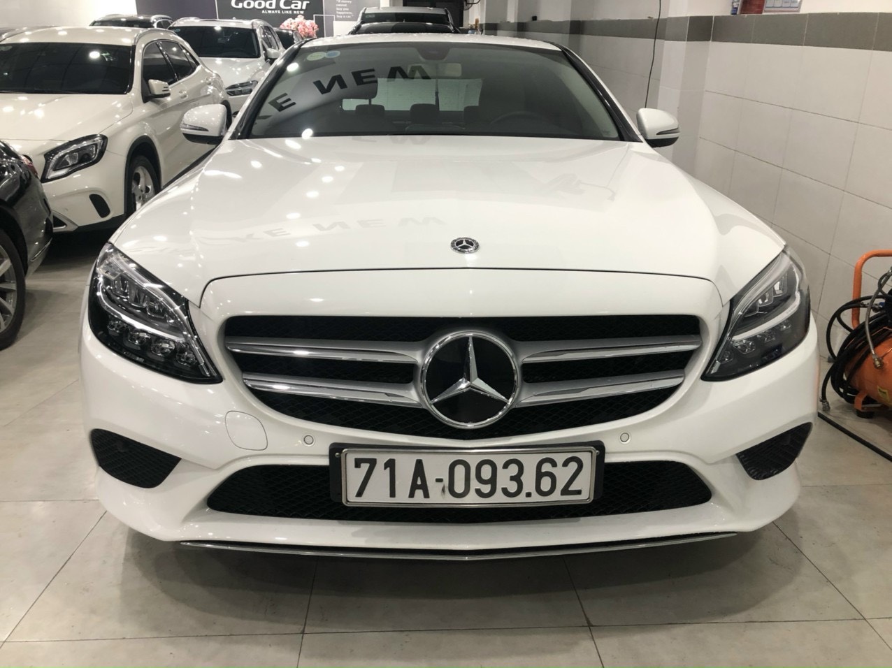 Mercedes Benz C180 Trắng Ngọc Trinh  2020