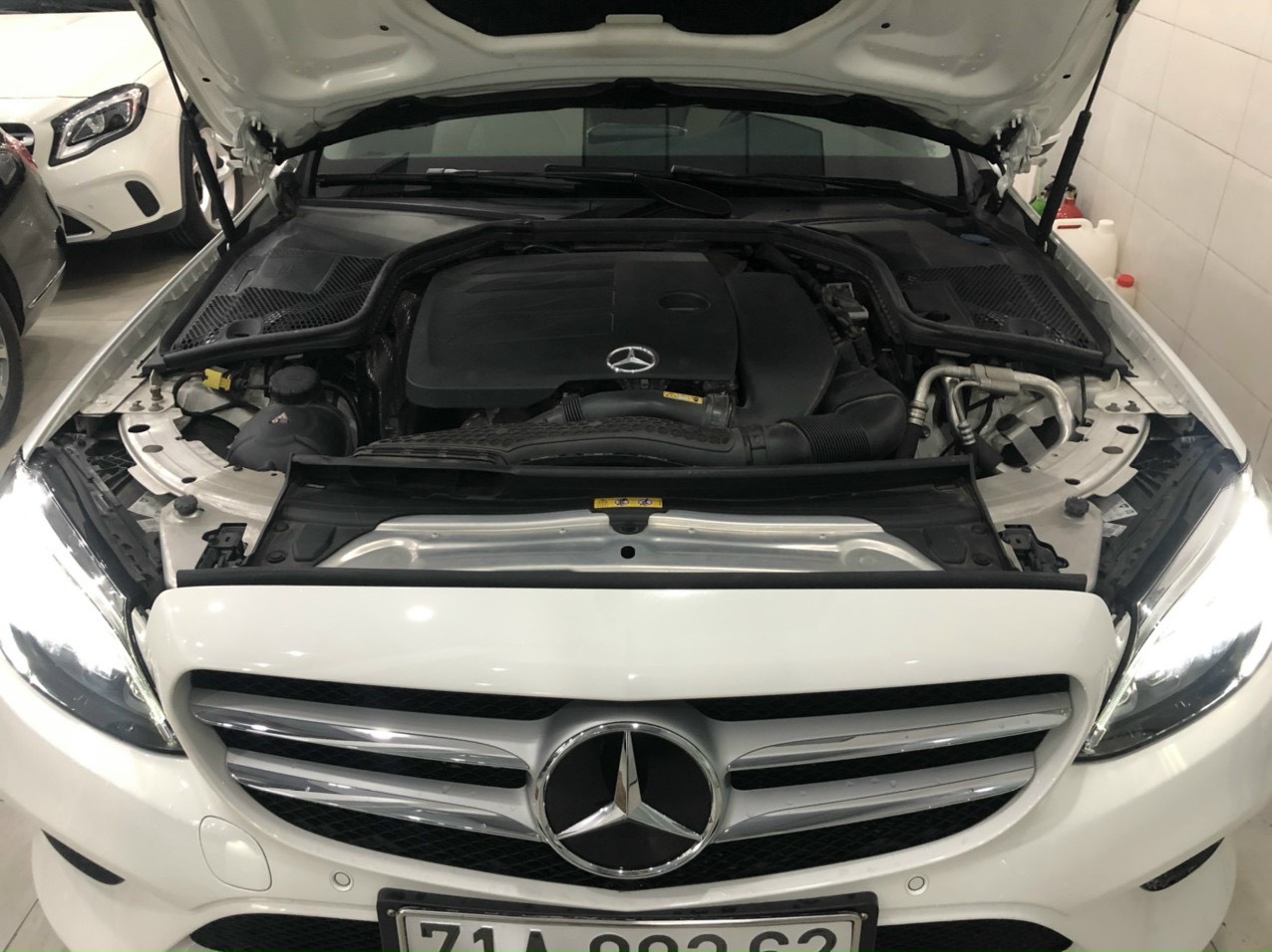 Mercedes Benz C180 Trắng Ngọc Trinh  2020