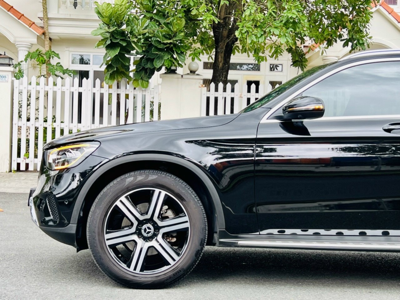 Mercedes GLC200 4Matic Siêu Lướt BH hãng đến 2021=4, Giá siêu hời