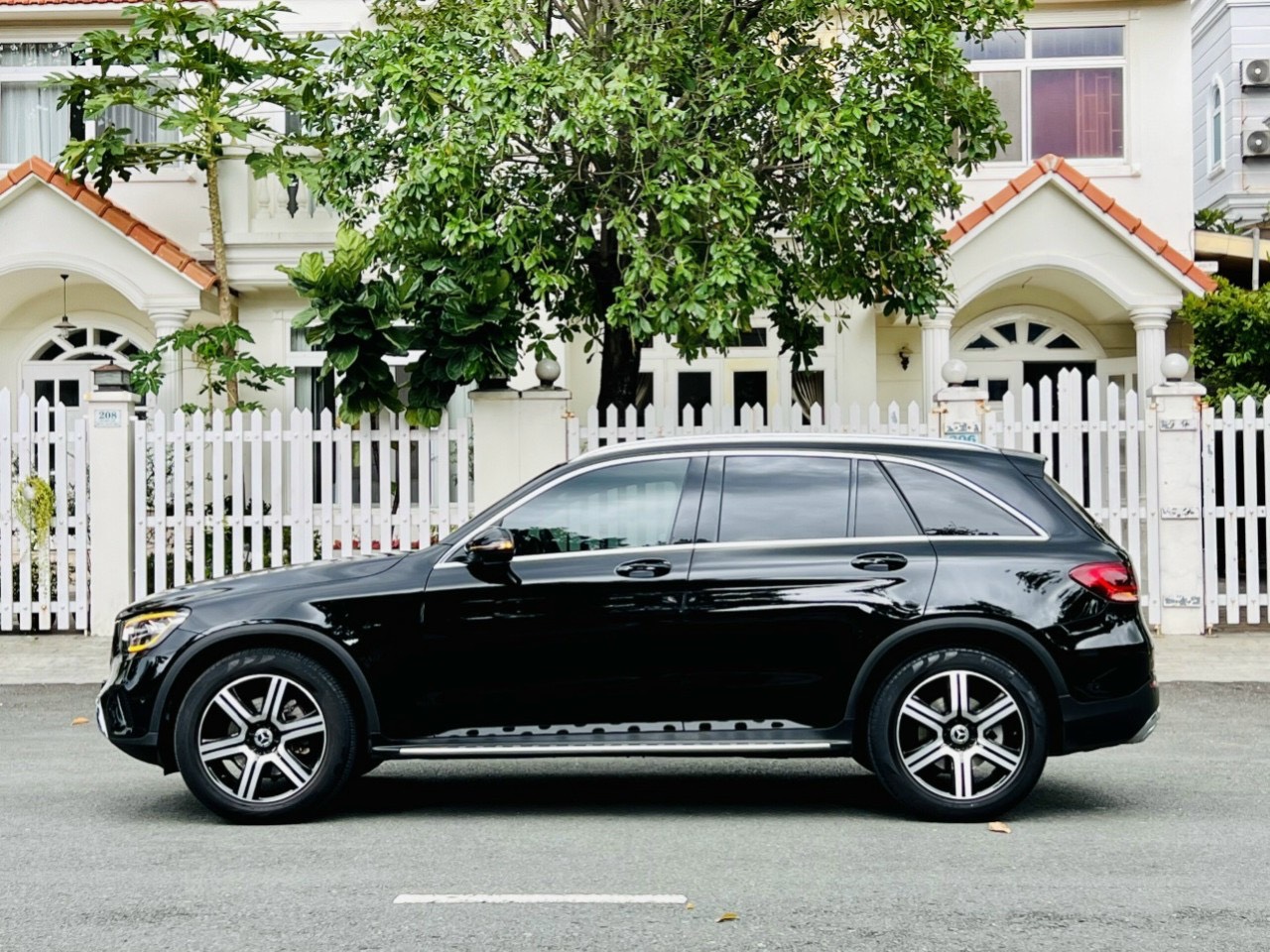 Mercedes GLC200 4Matic Siêu Lướt BH hãng đến 2021=4, Giá siêu hời